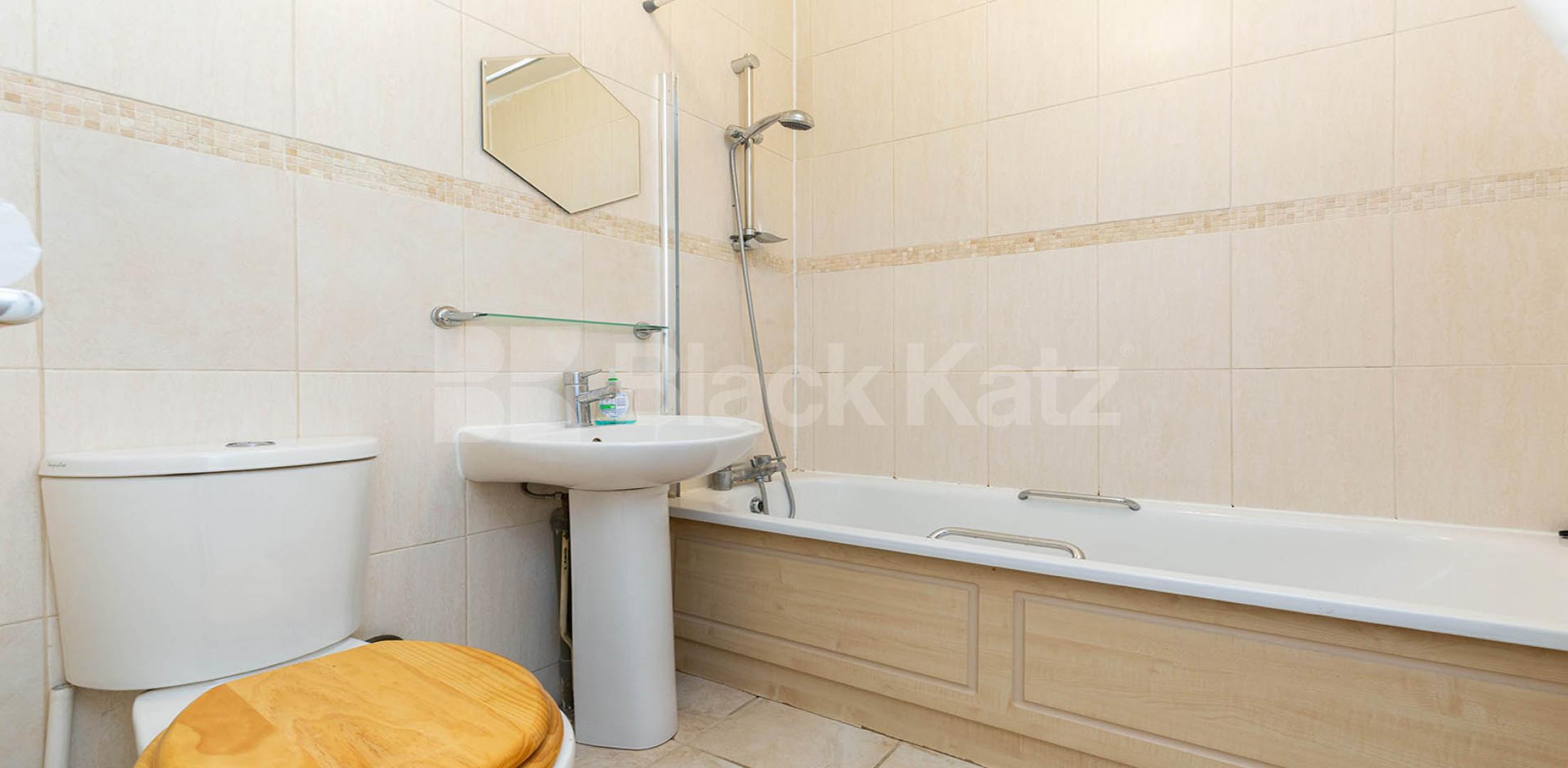 Spacious two bedroom set in a period conversion Milton Road, Highgate